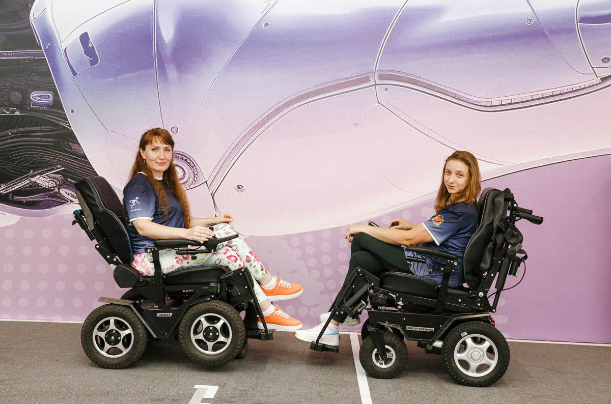 В Москве на площадке центра ассистивных технологий «Феникс» на ВДНХ прошел впечатляющий чемпионат «Кибатлетика-2025». 150 спортсменов, использующих современные ассистивные технологии, боролись за звание лучших в шести дисциплинах. Среди них и представители Владимирской области. Как они смогли сделать невозможное возможным — в нашем материале.