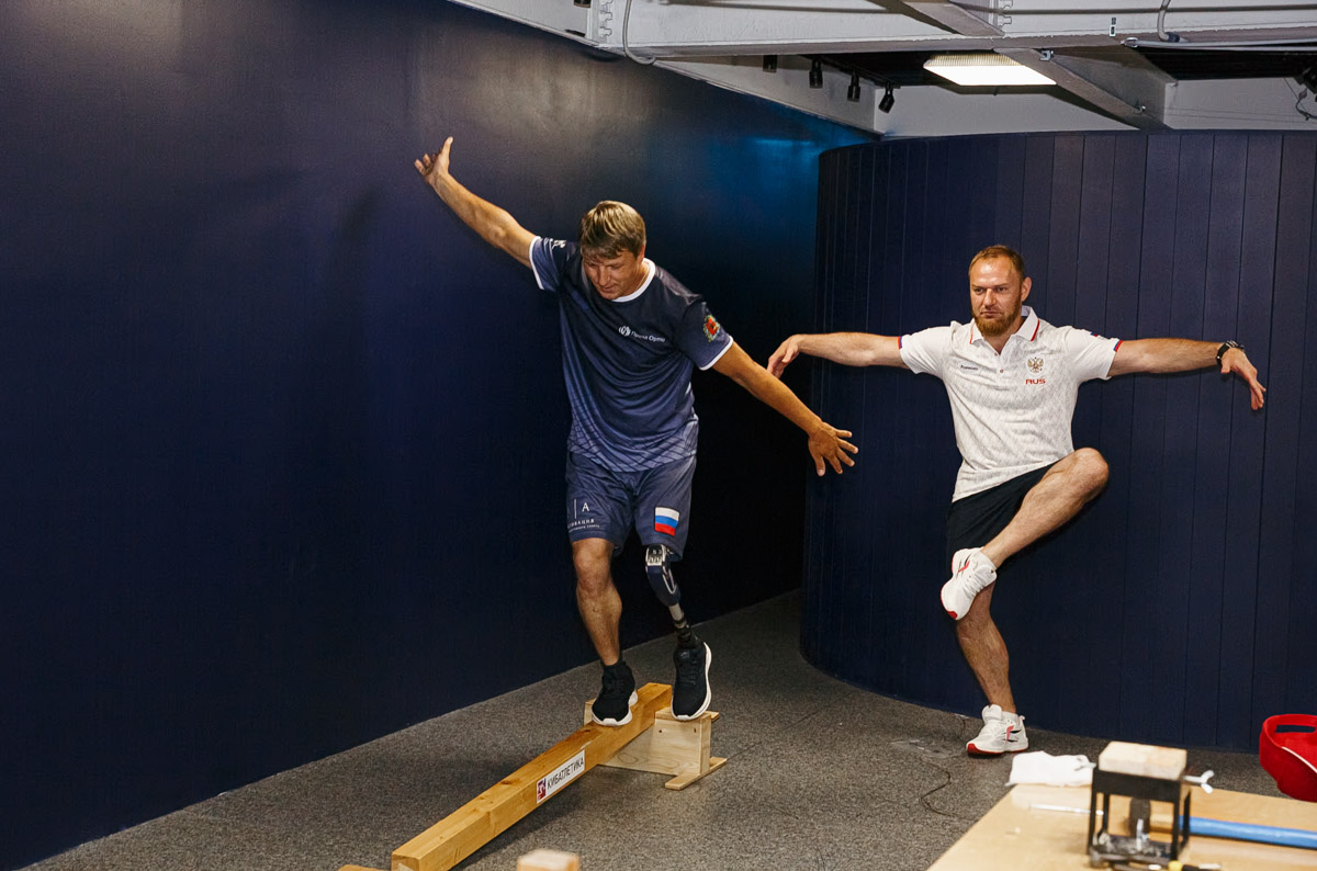 В Москве на площадке центра ассистивных технологий «Феникс» на ВДНХ прошел впечатляющий чемпионат «Кибатлетика-2025». 150 спортсменов, использующих современные ассистивные технологии, боролись за звание лучших в шести дисциплинах. Среди них и представители Владимирской области. Как они смогли сделать невозможное возможным — в нашем материале.