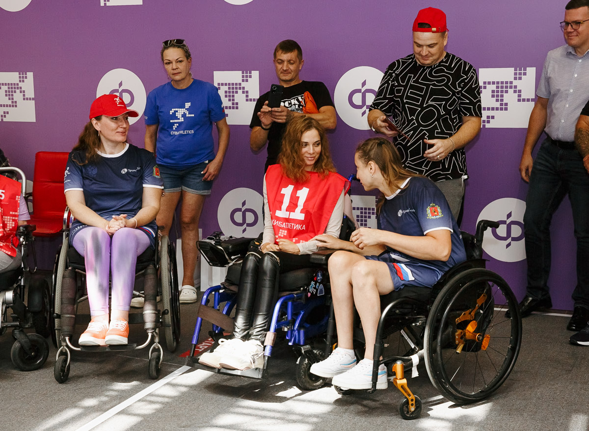 В Москве на площадке центра ассистивных технологий «Феникс» на ВДНХ прошел впечатляющий чемпионат «Кибатлетика-2025». 150 спортсменов, использующих современные ассистивные технологии, боролись за звание лучших в шести дисциплинах. Среди них и представители Владимирской области. Как они смогли сделать невозможное возможным — в нашем материале.