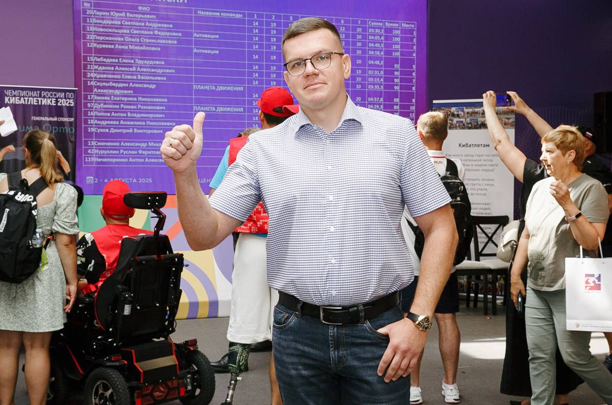 В Москве на площадке центра ассистивных технологий «Феникс» на ВДНХ прошел впечатляющий чемпионат «Кибатлетика-2025». 150 спортсменов, использующих современные ассистивные технологии, боролись за звание лучших в шести дисциплинах. Среди них и представители Владимирской области. Как они смогли сделать невозможное возможным — в нашем материале.