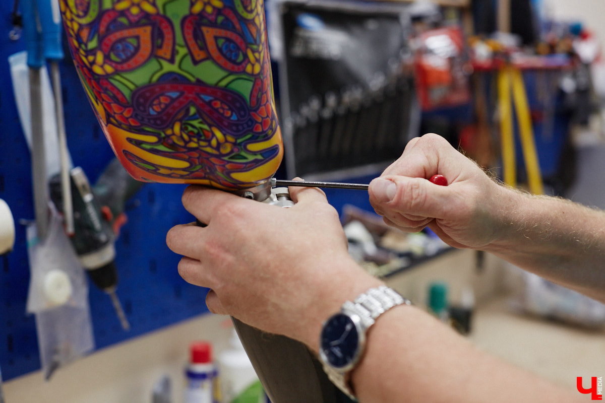 В Москве на площадке центра ассистивных технологий «Феникс» на ВДНХ прошел впечатляющий чемпионат «Кибатлетика-2025». 150 спортсменов, использующих современные ассистивные технологии, боролись за звание лучших в шести дисциплинах. Среди них и представители Владимирской области. Как они смогли сделать невозможное возможным — в нашем материале.