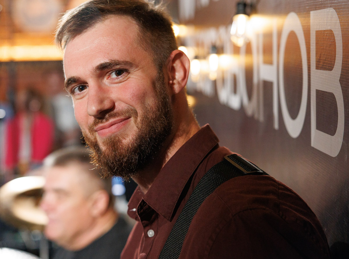 Атмосферу последней недели августа обещают сделать особенной живые ритмы, народная магия и энергия сцены. В эти выходные в Суздале у реки Каменки зазвучит настоящая русская музыка, погружающая в истоки традиционных мелодий. А в Центральном парке Владимира заиграет джаз — яркие аккорды и импровизации создадут неповторимое настроение.