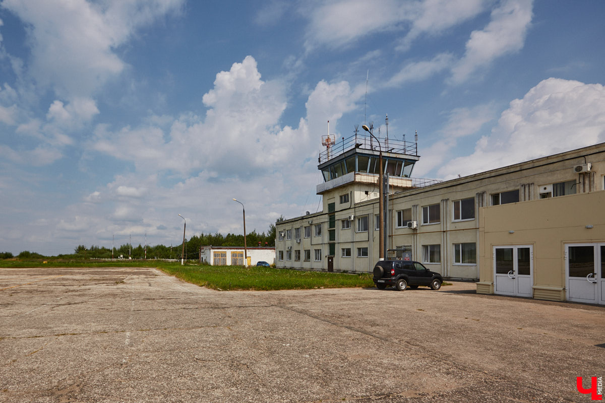 Реконструкция аэропорта Семязино еще толком не началась, но работа там уже кипит, да к тому же финальный вид территории определен. «Ключ-Медиа» выяснил, как площадка готовится к предстоящим изменениям и когда их планируют реализовать.