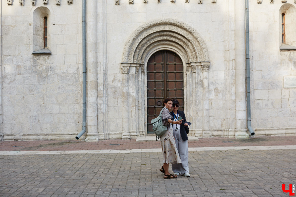 Нижний Новгород похорошел. Это отмечают и владимирцы, массово отдыхающие в живописном крае с легендарными закатами. А что думают жители столицы Поволжья о нашем городе? Своим видением поделилась урбанистка Ира Маслова, заскочившая в региональный центр по пути в Москву.