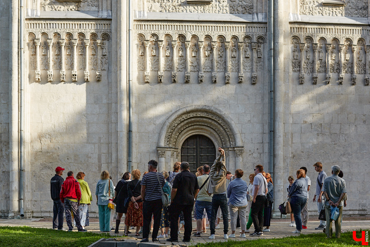 Нижний Новгород похорошел. Это отмечают и владимирцы, массово отдыхающие в живописном крае с легендарными закатами. А что думают жители столицы Поволжья о нашем городе? Своим видением поделилась урбанистка Ира Маслова, заскочившая в региональный центр по пути в Москву.