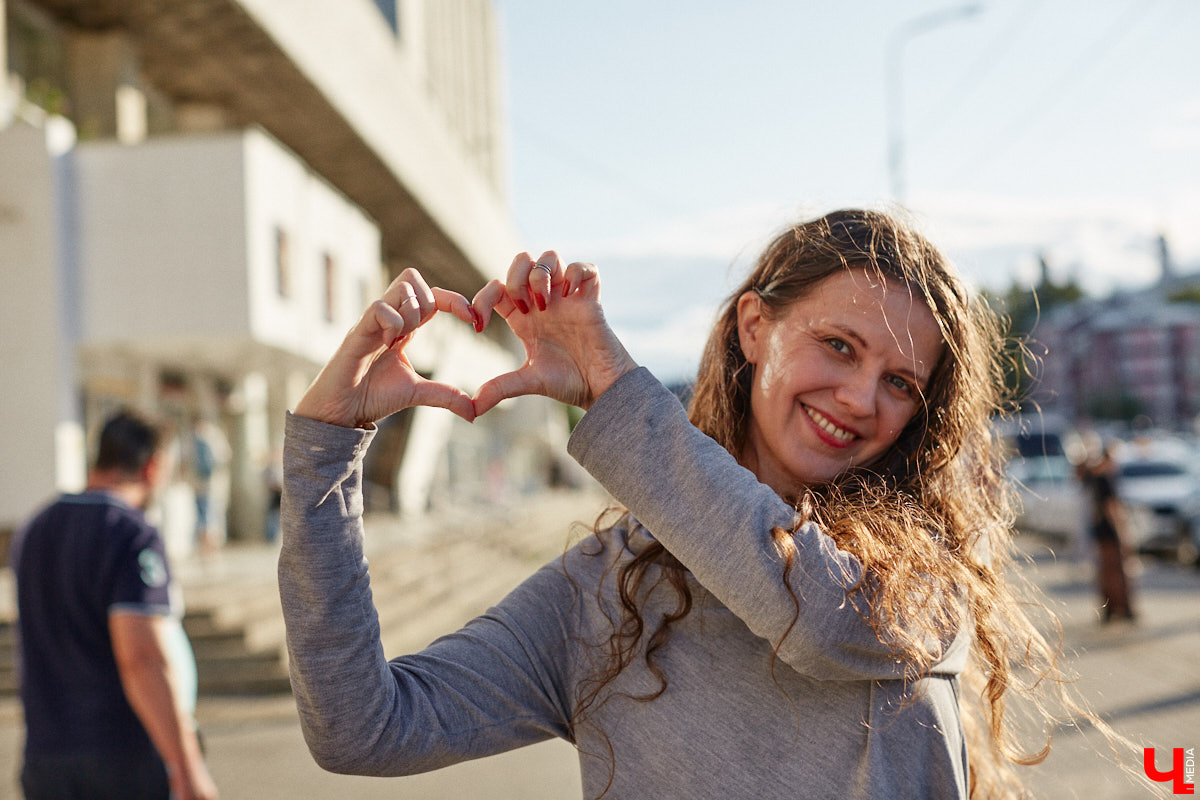 Нижний Новгород похорошел. Это отмечают и владимирцы, массово отдыхающие в живописном крае с легендарными закатами. А что думают жители столицы Поволжья о нашем городе? Своим видением поделилась урбанистка Ира Маслова, заскочившая в региональный центр по пути в Москву.