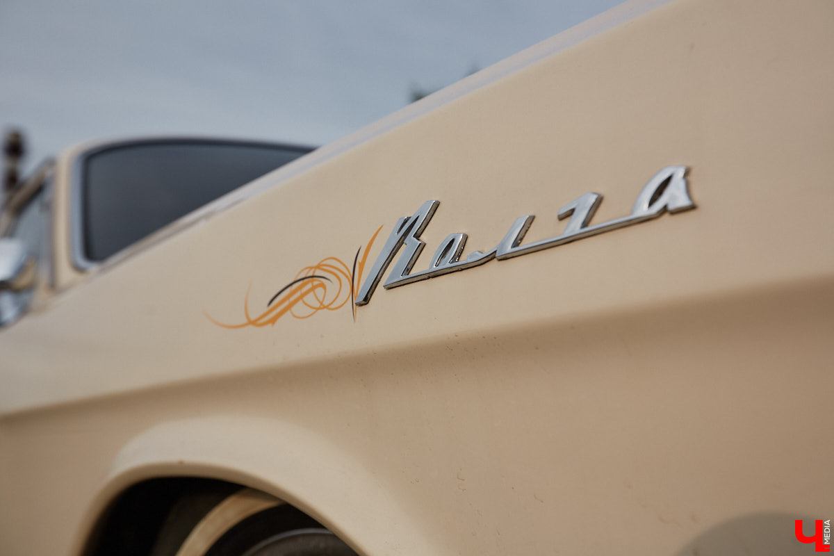 Лоурайдинг зародился в США после войны. Позже автомобильную культуру переняли наши соотечественники, начав преображать советские раритеты. Владимирский механик Игорь Савельев научил свою «Волгу» прыгать, накреняться и приседать. На парковке у ТЦ «Ключ-Медиа» познакомился с хозяином кастомизированной красавицы.