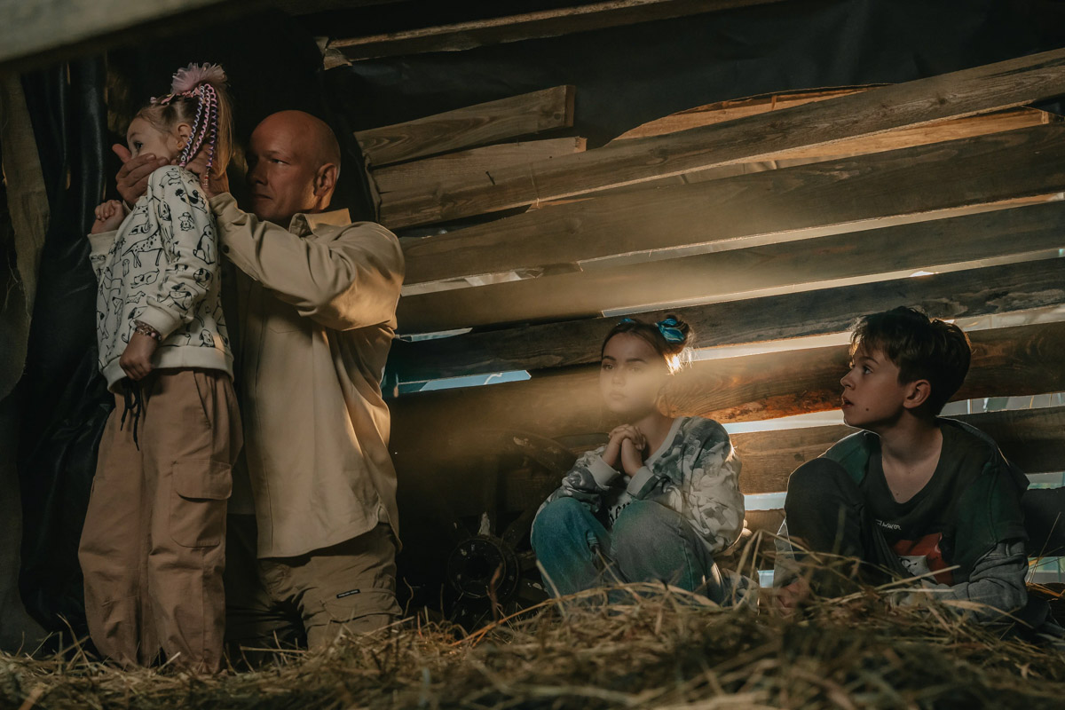 17-летняя актриса Мария Абрамова из Владимира вновь покоряет мир отечественного кино! На этот раз она стала частью комедии «Лысый нянь». Компанию ей составила звезда сериалов «Лихач» и «Мажор» Никита Панфилов. Новый проект выйдет на большие экраны 13 ноября.