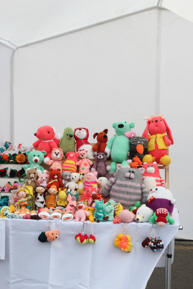 Владимир отметил свой 1035-летний юбилей! Последние дни лета подарили жителям и гостям города море событий. Одним из них стала ярмарка-фестиваль для самозанятых, а также владельцев малого и среднего предпринимательства 33-го региона от центра «Мой бизнес». На площадке представили украшения, изделия ручной работы и даже местную нейроеду.