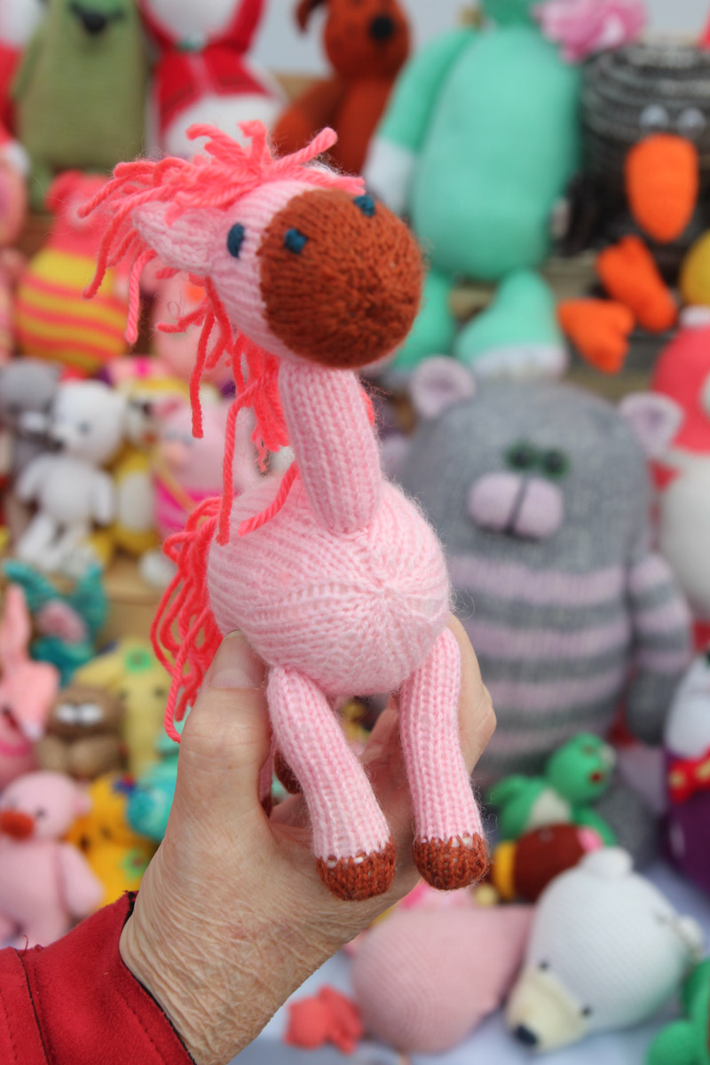 Владимир отметил свой 1035-летний юбилей! Последние дни лета подарили жителям и гостям города море событий. Одним из них стала ярмарка-фестиваль для самозанятых, а также владельцев малого и среднего предпринимательства 33-го региона от центра «Мой бизнес». На площадке представили украшения, изделия ручной работы и даже местную нейроеду.