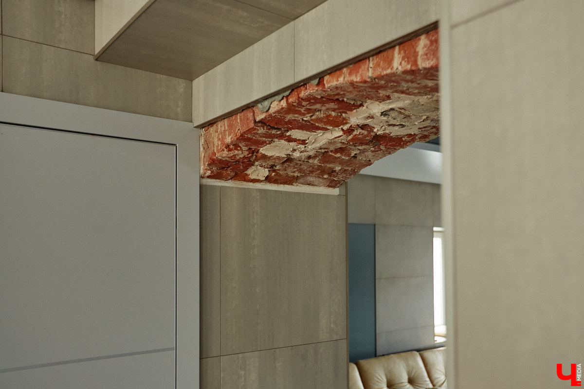 Есть в Суздальском районе дом, куда точно можно продавать билеты. В нем три этажа с удивительными предметами из частной коллекции. Кажется, там есть всё, начиная от редких самоваров и заканчивая коллекционными самокатами. Восторг вызывает также участок с замком Рапунцель. Хозяин строения, полного чудес, Юрий Жаров провел для «Ключ-Медиа» подробную экскурсию по своим владениям.