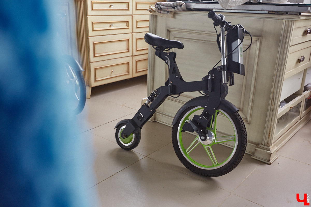 Есть в Суздальском районе дом, куда точно можно продавать билеты. В нем три этажа с удивительными предметами из частной коллекции. Кажется, там есть всё, начиная от редких самоваров и заканчивая коллекционными самокатами. Восторг вызывает также участок с замком Рапунцель. Хозяин строения, полного чудес, Юрий Жаров провел для «Ключ-Медиа» подробную экскурсию по своим владениям.