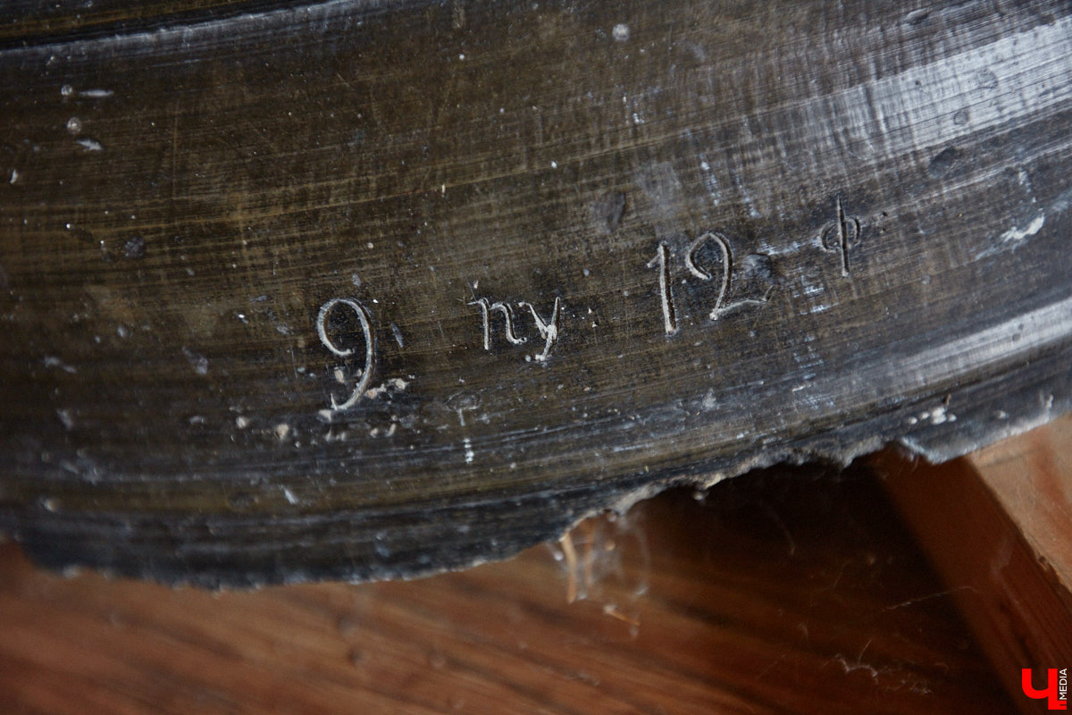 Есть в Суздальском районе дом, куда точно можно продавать билеты. В нем три этажа с удивительными предметами из частной коллекции. Кажется, там есть всё, начиная от редких самоваров и заканчивая коллекционными самокатами. Восторг вызывает также участок с замком Рапунцель. Хозяин строения, полного чудес, Юрий Жаров провел для «Ключ-Медиа» подробную экскурсию по своим владениям.