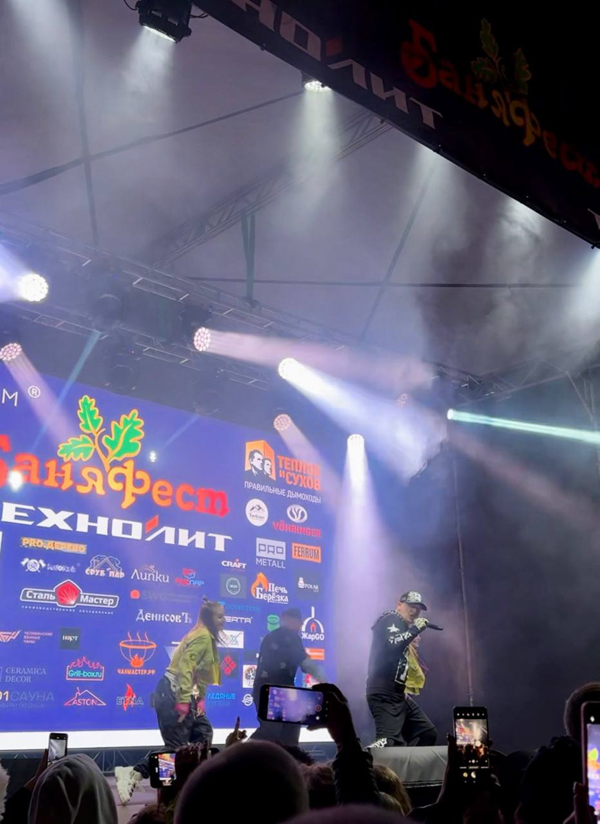 На территории экоотеля «Горячие ключи» в Суздале с огоньком прошел масштабный банный фестиваль «БаняФест»! Вопреки капризам погоды международное событие состоялось с невероятным размахом и энергией, объединив тысячи гостей, для которых парная культура — это не просто хобби, а состояние души.