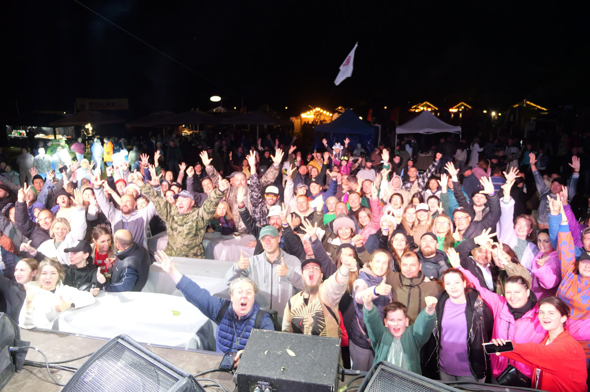 На территории экоотеля «Горячие ключи» в Суздале с огоньком прошел масштабный банный фестиваль «БаняФест»! Вопреки капризам погоды международное событие состоялось с невероятным размахом и энергией, объединив тысячи гостей, для которых парная культура — это не просто хобби, а состояние души.