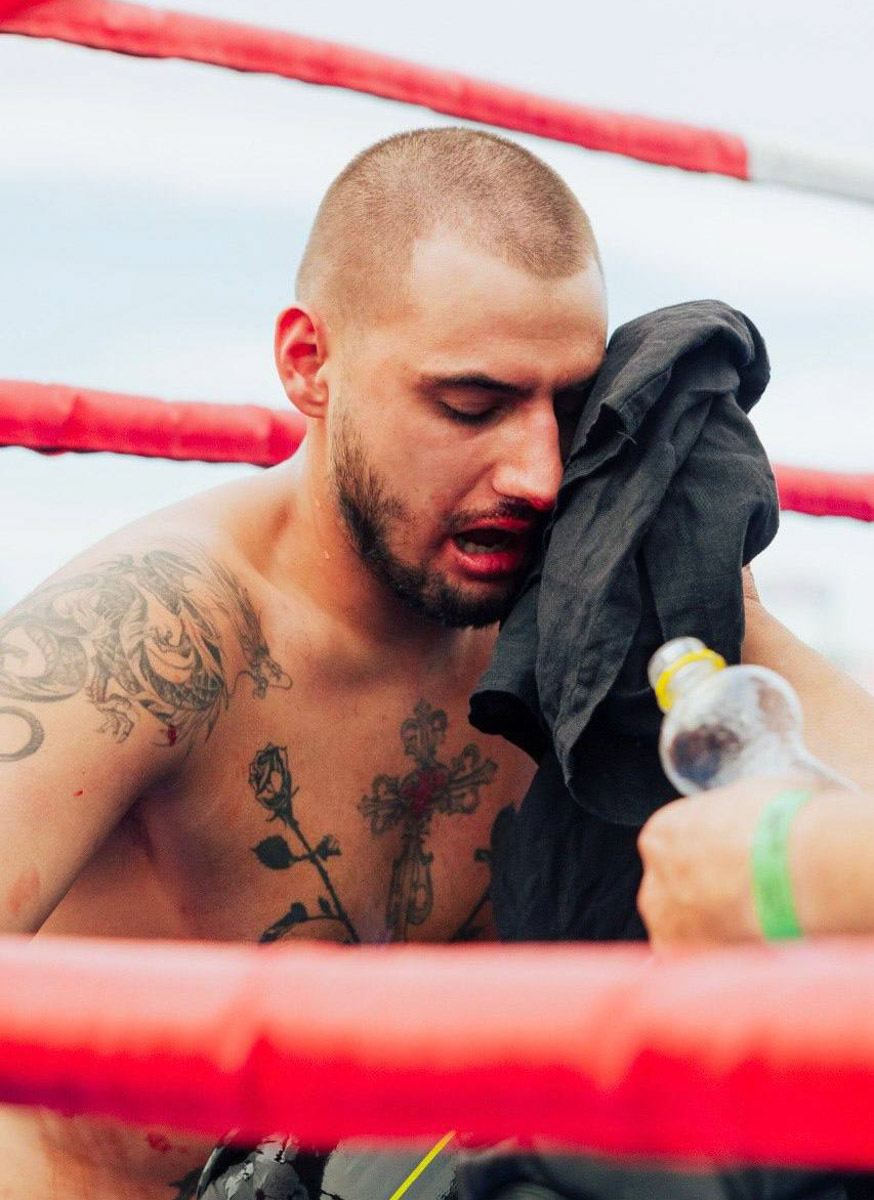 На территории экоотеля «Горячие ключи» в Суздале с огоньком прошел масштабный банный фестиваль «БаняФест»! Вопреки капризам погоды международное событие состоялось с невероятным размахом и энергией, объединив тысячи гостей, для которых парная культура — это не просто хобби, а состояние души.