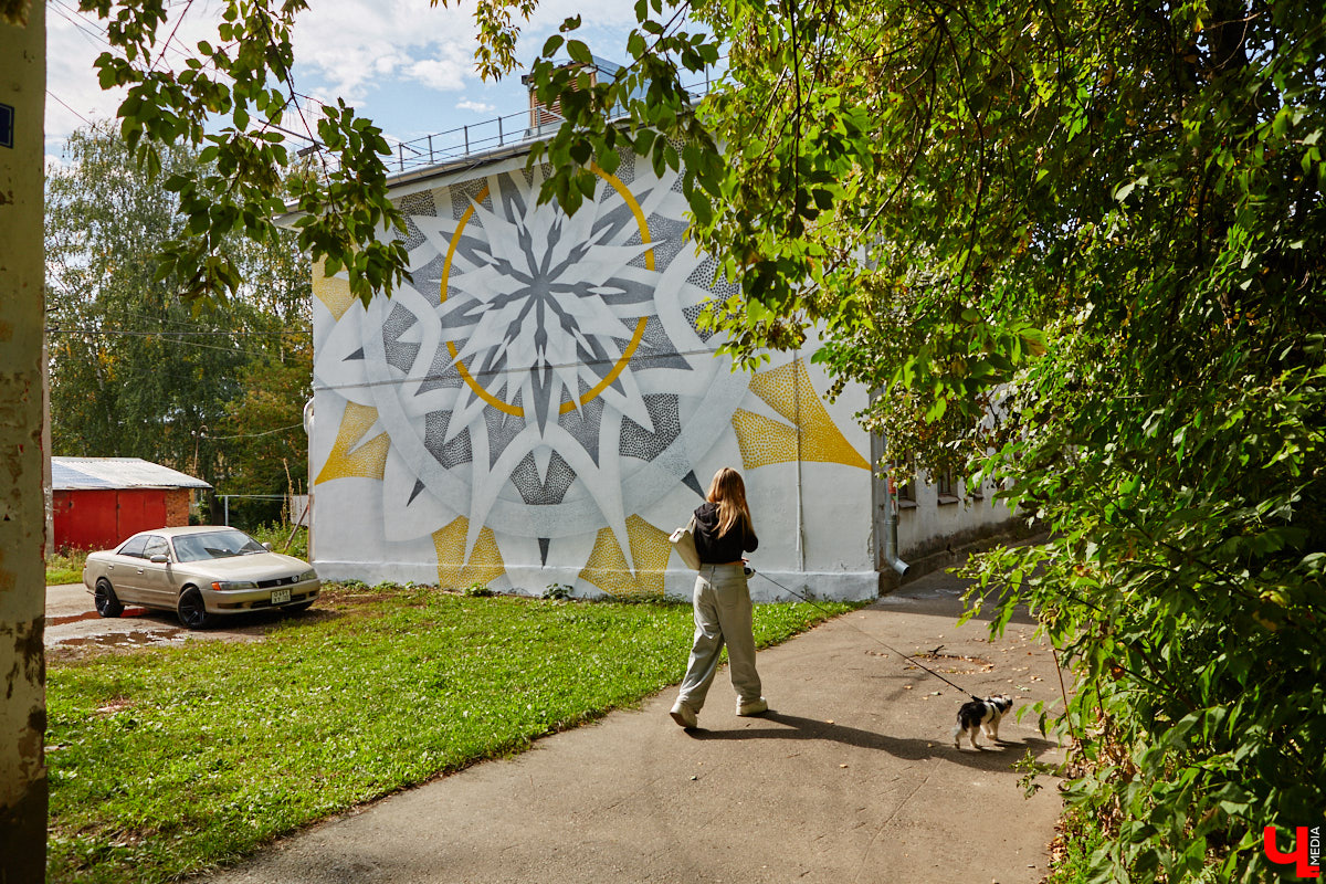Городская галерея под открытым небом пополнилась свежими работами, а это значит, что во Владимире состоялся фестиваль уличного искусства. В этом году «Загфесту» пять лет. Юбилейное арт-событие прошло ярко: красками заиграли вдвое больше фасадов, чем обычно. Новые произведения от художников из разных уголков страны собрали в нашем фоторепортаже!
