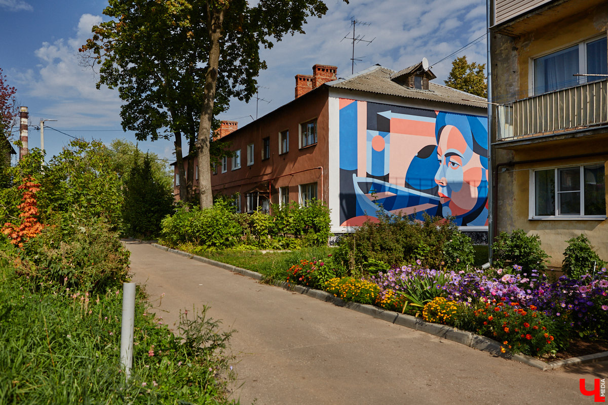 Городская галерея под открытым небом пополнилась свежими работами, а это значит, что во Владимире состоялся фестиваль уличного искусства. В этом году «Загфесту» пять лет. Юбилейное арт-событие прошло ярко: красками заиграли вдвое больше фасадов, чем обычно. Новые произведения от художников из разных уголков страны собрали в нашем фоторепортаже!