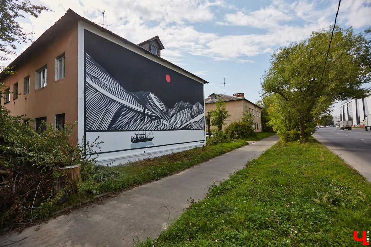 Городская галерея под открытым небом пополнилась свежими работами, а это значит, что во Владимире состоялся фестиваль уличного искусства. В этом году «Загфесту» пять лет. Юбилейное арт-событие прошло ярко: красками заиграли вдвое больше фасадов, чем обычно. Новые произведения от художников из разных уголков страны собрали в нашем фоторепортаже!