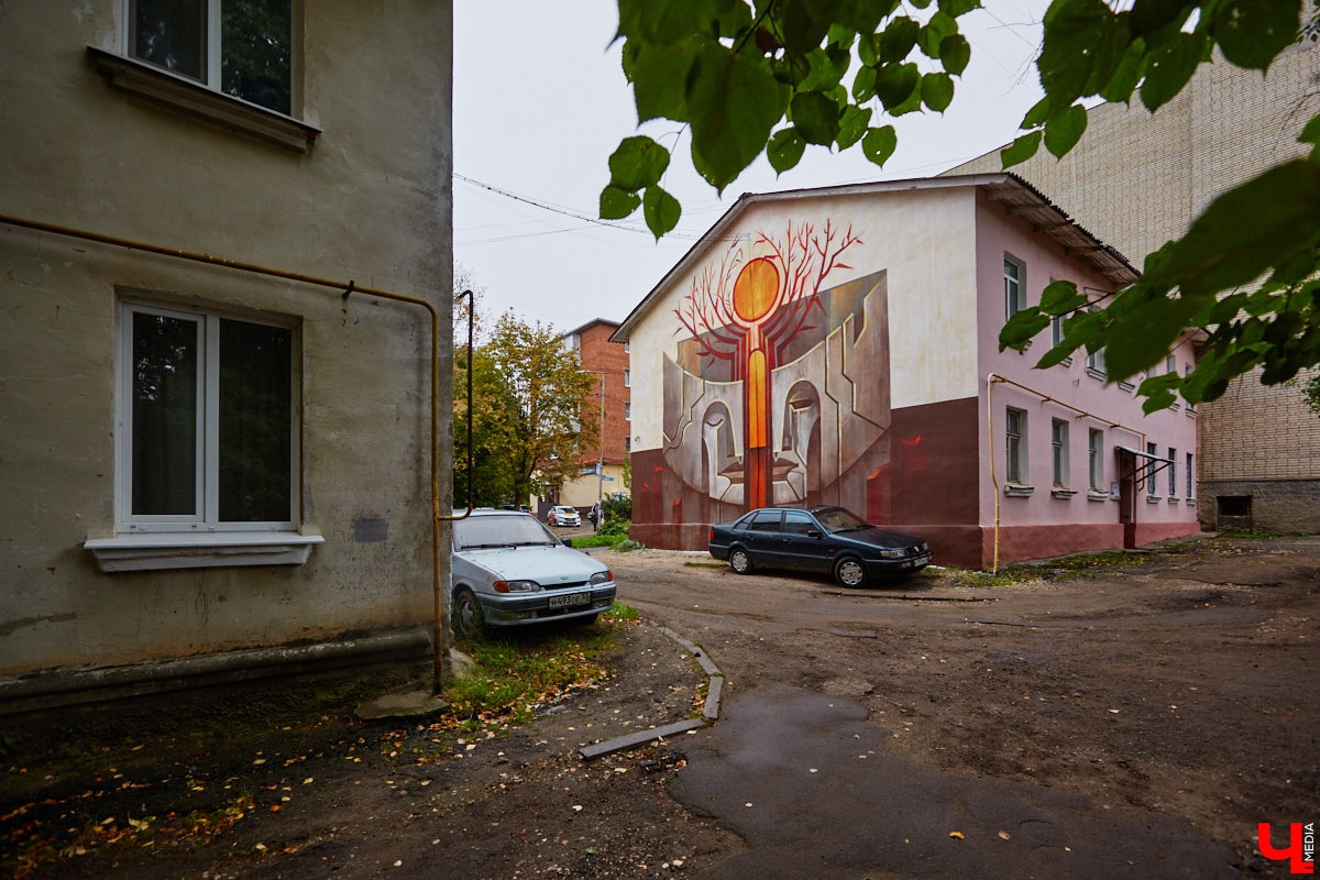 Городская галерея под открытым небом пополнилась свежими работами, а это значит, что во Владимире состоялся фестиваль уличного искусства. В этом году «Загфесту» пять лет. Юбилейное арт-событие прошло ярко: красками заиграли вдвое больше фасадов, чем обычно. Новые произведения от художников из разных уголков страны собрали в нашем фоторепортаже!