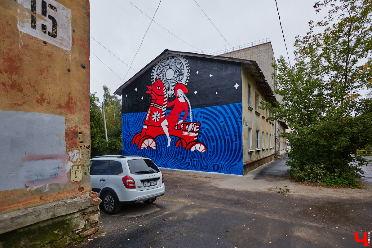 Городская галерея под открытым небом пополнилась свежими работами, а это значит, что во Владимире состоялся фестиваль уличного искусства. В этом году «Загфесту» пять лет. Юбилейное арт-событие прошло ярко: красками заиграли вдвое больше фасадов, чем обычно. Новые произведения от художников из разных уголков страны собрали в нашем фоторепортаже!