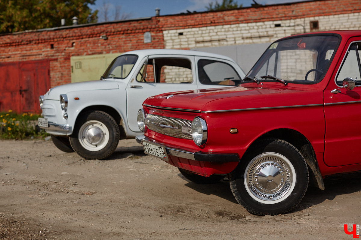 Артем Зинин коллекционирует советские запорожцы разных лет выпуска. Сейчас у него четыре легендарных автомобиля. Как минимум два из них он постоянно эксплуатирует. Длина пути не смущает: на малолитражках владимирец путешествовал в Крым, а в этом году доехал до Минска. И везде его машины с ревущим мотором в центре внимания.