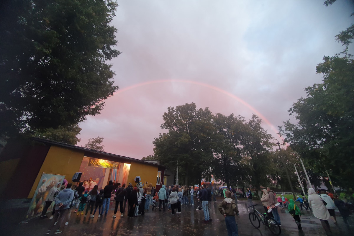 Небеса умеют удивлять! Чего только стоит полярное сияние, временами окрашивающее купол над головой в Ковровском районе. В конце лета жители области также могли наблюдать несколько чарующих явлений — самые интересные «Ключ-Медиа» осветил в обзоре.