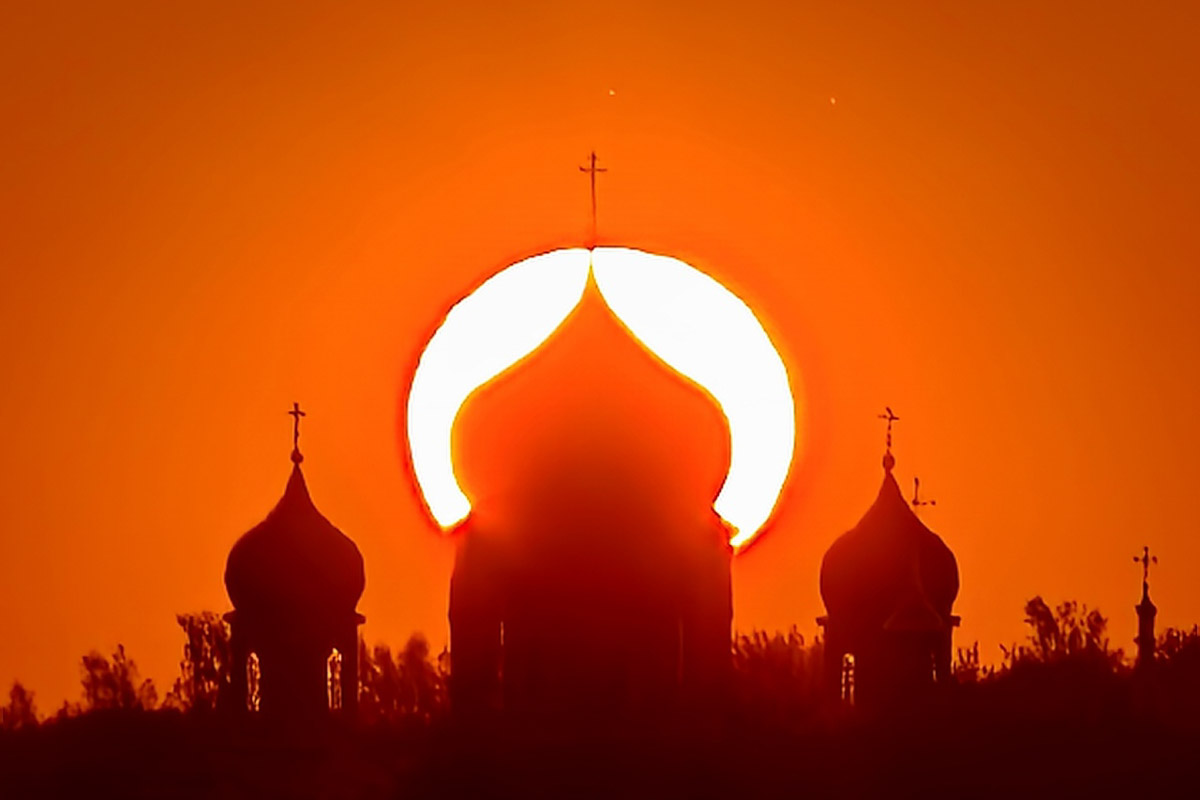 Небеса умеют удивлять! Чего только стоит полярное сияние, временами окрашивающее купол над головой в Ковровском районе. В конце лета жители области также могли наблюдать несколько чарующих явлений — самые интересные «Ключ-Медиа» осветил в обзоре.