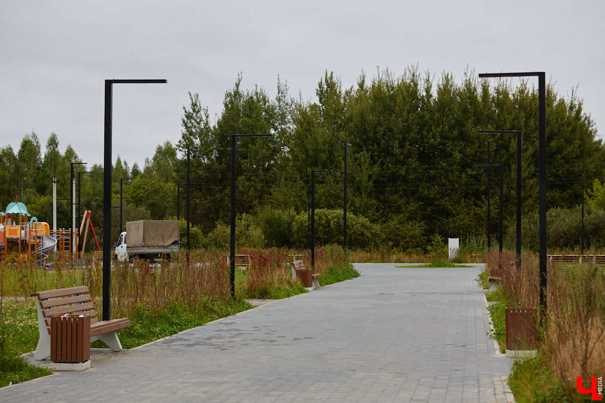 Владимирские улицы не перестают преображаться. В середине лета внешний вид улучшили сразу несколько зон отдыха. На них город, конечно, не остановился. К началу осени ожил еще ряд скверов, а некоторые точки притяжения поставили в режим ожидания.