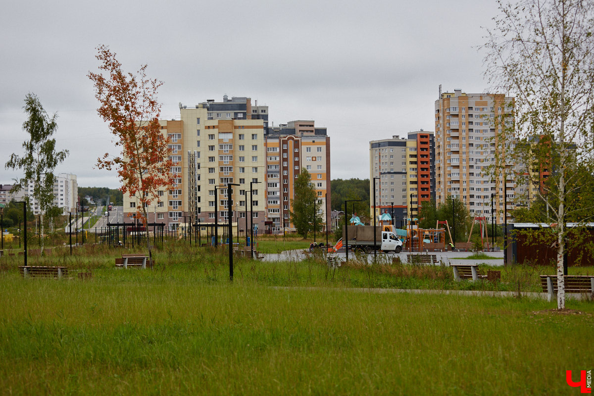 Владимирские улицы не перестают преображаться. В середине лета внешний вид улучшили сразу несколько зон отдыха. На них город, конечно, не остановился. К началу осени ожил еще ряд скверов, а некоторые точки притяжения поставили в режим ожидания.