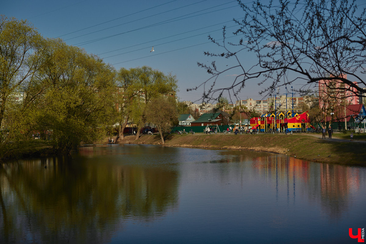 Владимирские улицы не перестают преображаться. В середине лета внешний вид улучшили сразу несколько зон отдыха. На них город, конечно, не остановился. К началу осени ожил еще ряд скверов, а некоторые точки притяжения поставили в режим ожидания.
