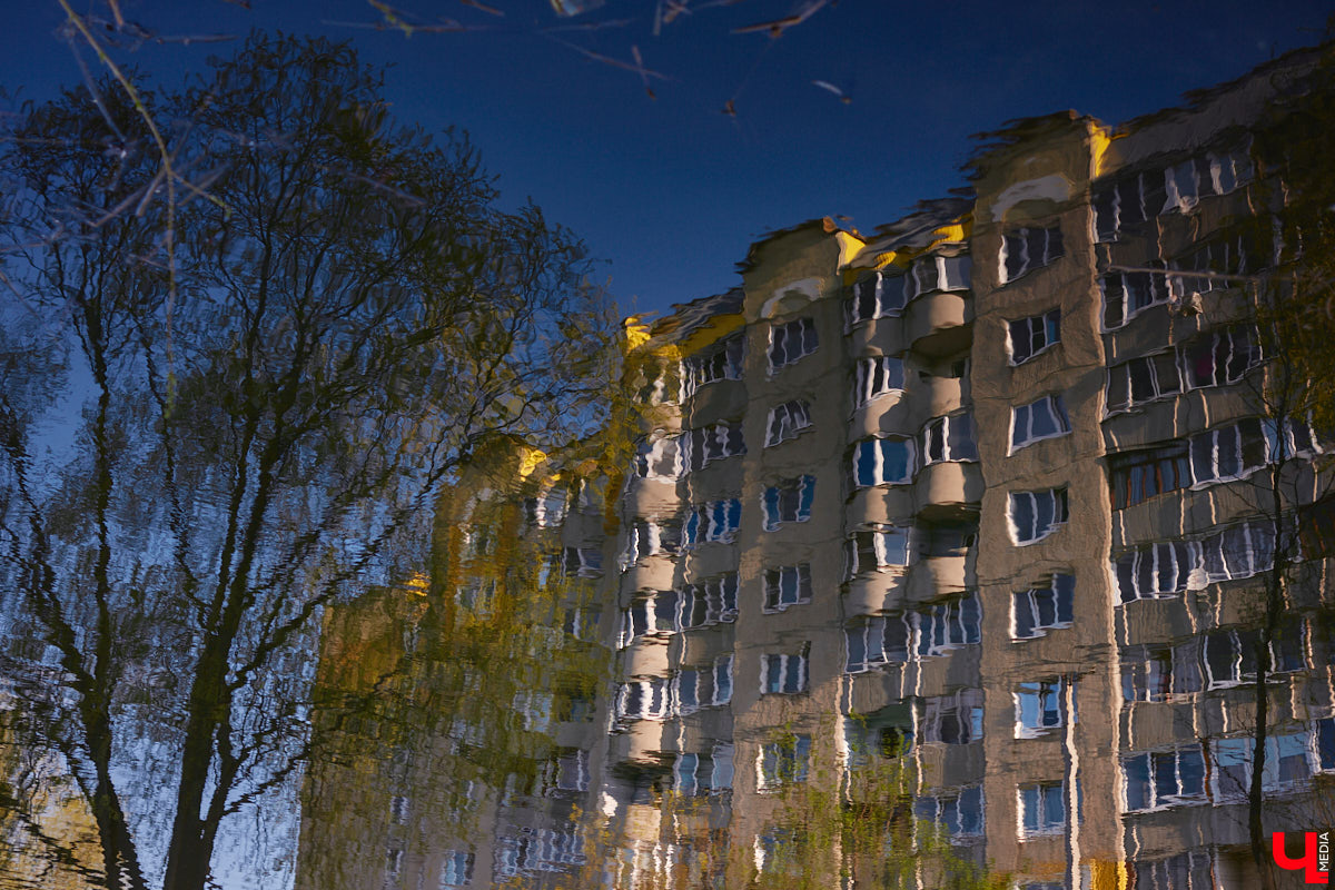 Владимирские улицы не перестают преображаться. В середине лета внешний вид улучшили сразу несколько зон отдыха. На них город, конечно, не остановился. К началу осени ожил еще ряд скверов, а некоторые точки притяжения поставили в режим ожидания.