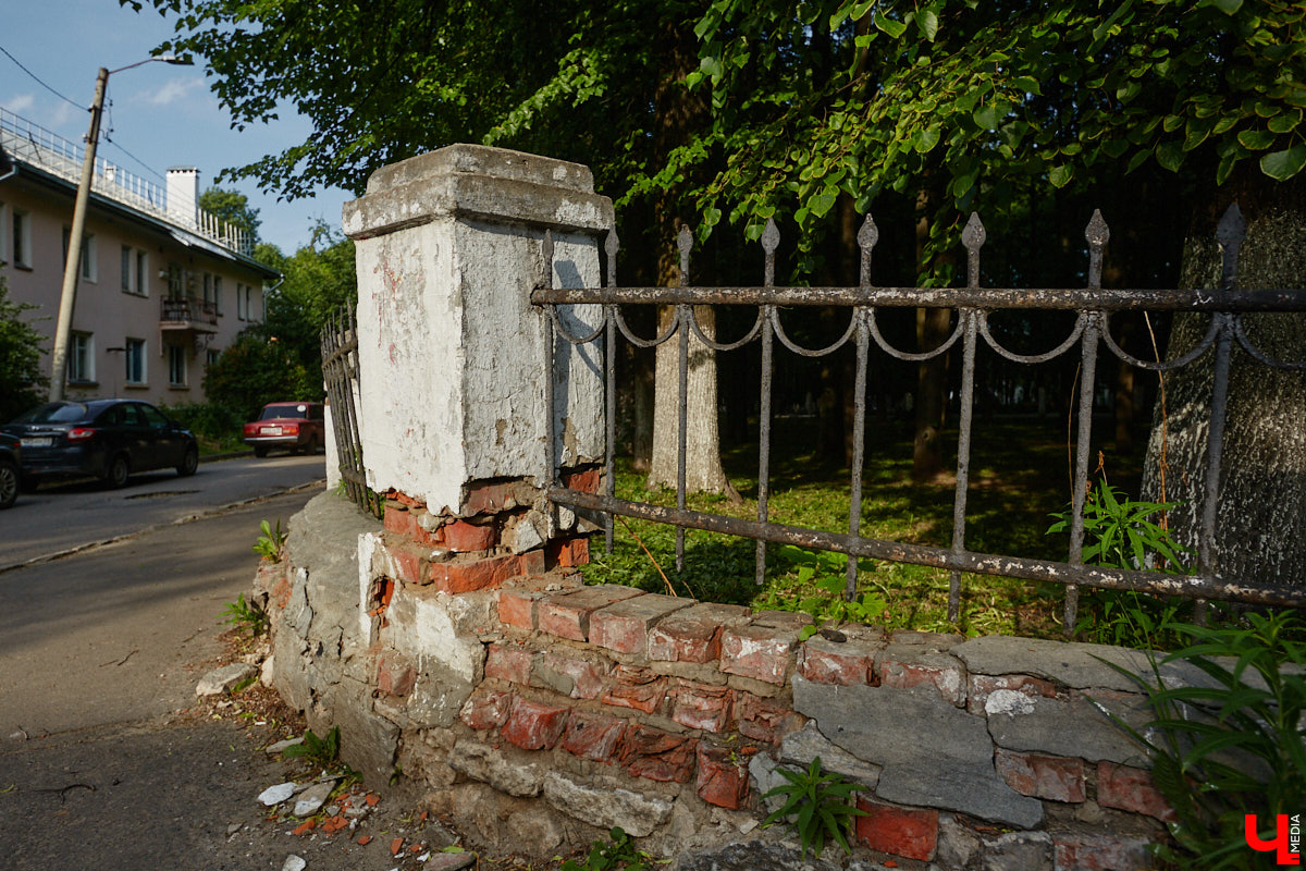 Владимирские улицы не перестают преображаться. В середине лета внешний вид улучшили сразу несколько зон отдыха. На них город, конечно, не остановился. К началу осени ожил еще ряд скверов, а некоторые точки притяжения поставили в режим ожидания.