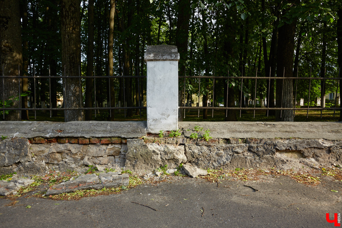 Владимирские улицы не перестают преображаться. В середине лета внешний вид улучшили сразу несколько зон отдыха. На них город, конечно, не остановился. К началу осени ожил еще ряд скверов, а некоторые точки притяжения поставили в режим ожидания.