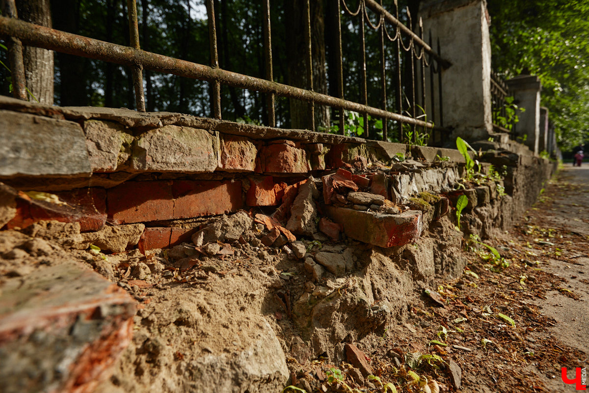 Владимирские улицы не перестают преображаться. В середине лета внешний вид улучшили сразу несколько зон отдыха. На них город, конечно, не остановился. К началу осени ожил еще ряд скверов, а некоторые точки притяжения поставили в режим ожидания.