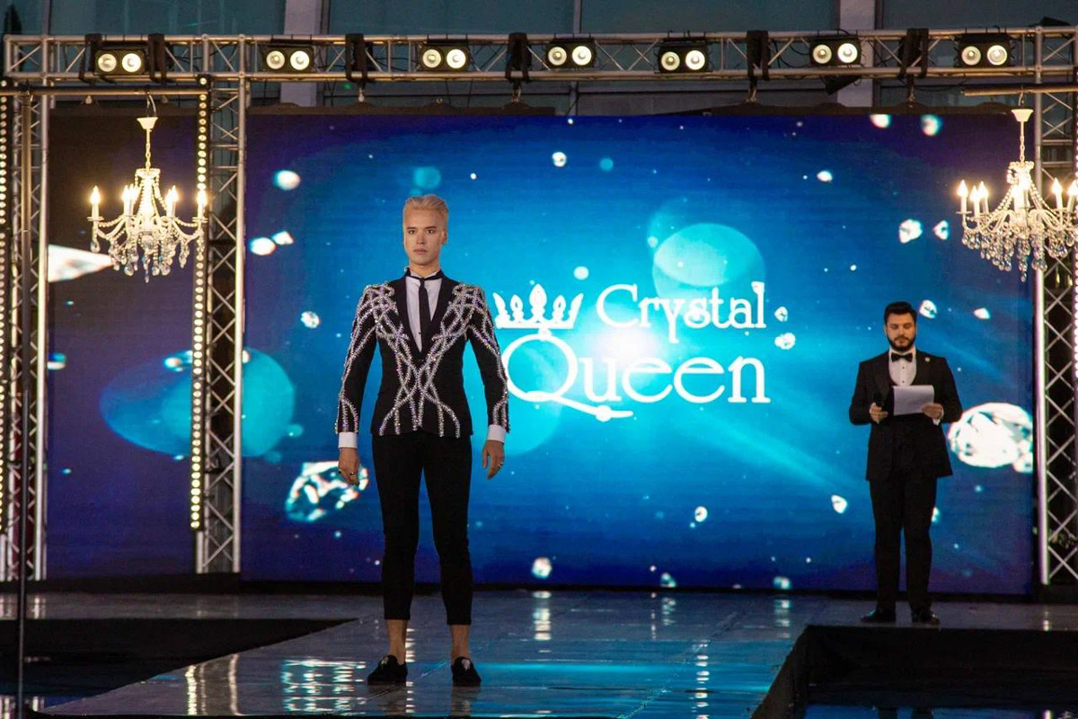 Владимирская земля богата не только храмами и живописными уголками, но и настоящими красавицами. В этом вновь убедилось жюри престижного всероссийского конкурса Crystal Queen. С его подиума три жительницы региона сошли с высшими титулами и хрустальными коронами на голове!