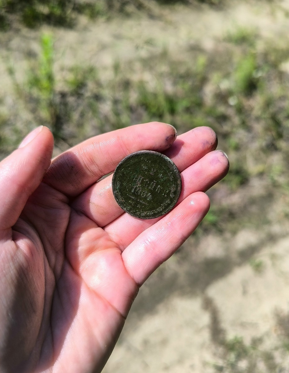 Во Владимирской области есть возможность копнуть в прошлое, причем в прямом смысле этого слова. Земля хранит массу ценных предметов, позволяющих порой по-новому взглянуть на быт, культуру и традиции предков. Этот год оказался богат на археологические находки. Рассказываем, что же удалось обнаружить на глубине за последнее время.