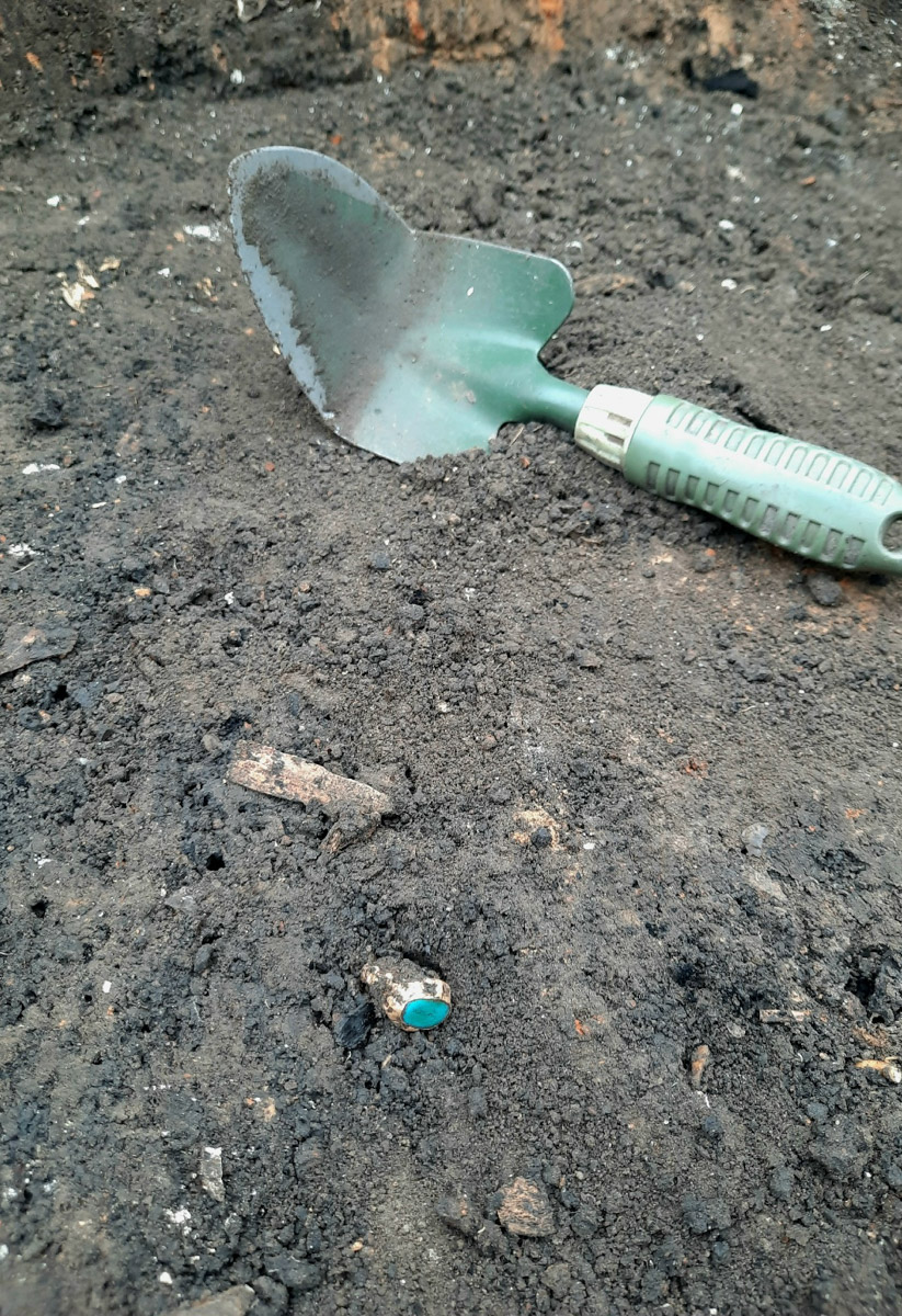 Во Владимирской области есть возможность копнуть в прошлое, причем в прямом смысле этого слова. Земля хранит массу ценных предметов, позволяющих порой по-новому взглянуть на быт, культуру и традиции предков. Этот год оказался богат на археологические находки. Рассказываем, что же удалось обнаружить на глубине за последнее время.