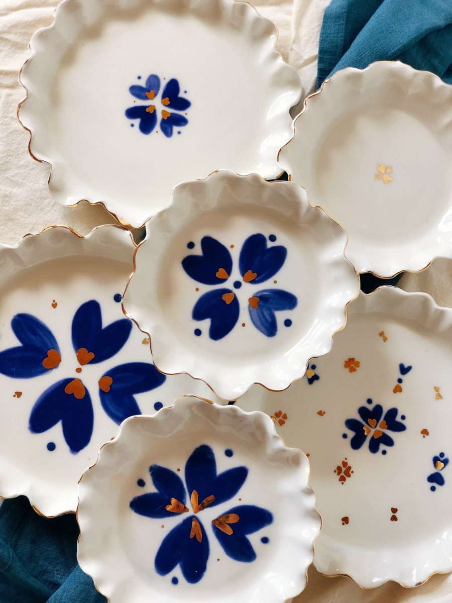 Местные символы и образы служат вдохновением как для корпораций, так и для локальных дизайнеров. Они стараются подчеркнуть самобытность в вещах, позволяя через них прикоснуться к культурному наследию. Результатом творческого процесса становятся единичные изделия и дропы с региональным колоритом. О них сегодня и пойдет речь.