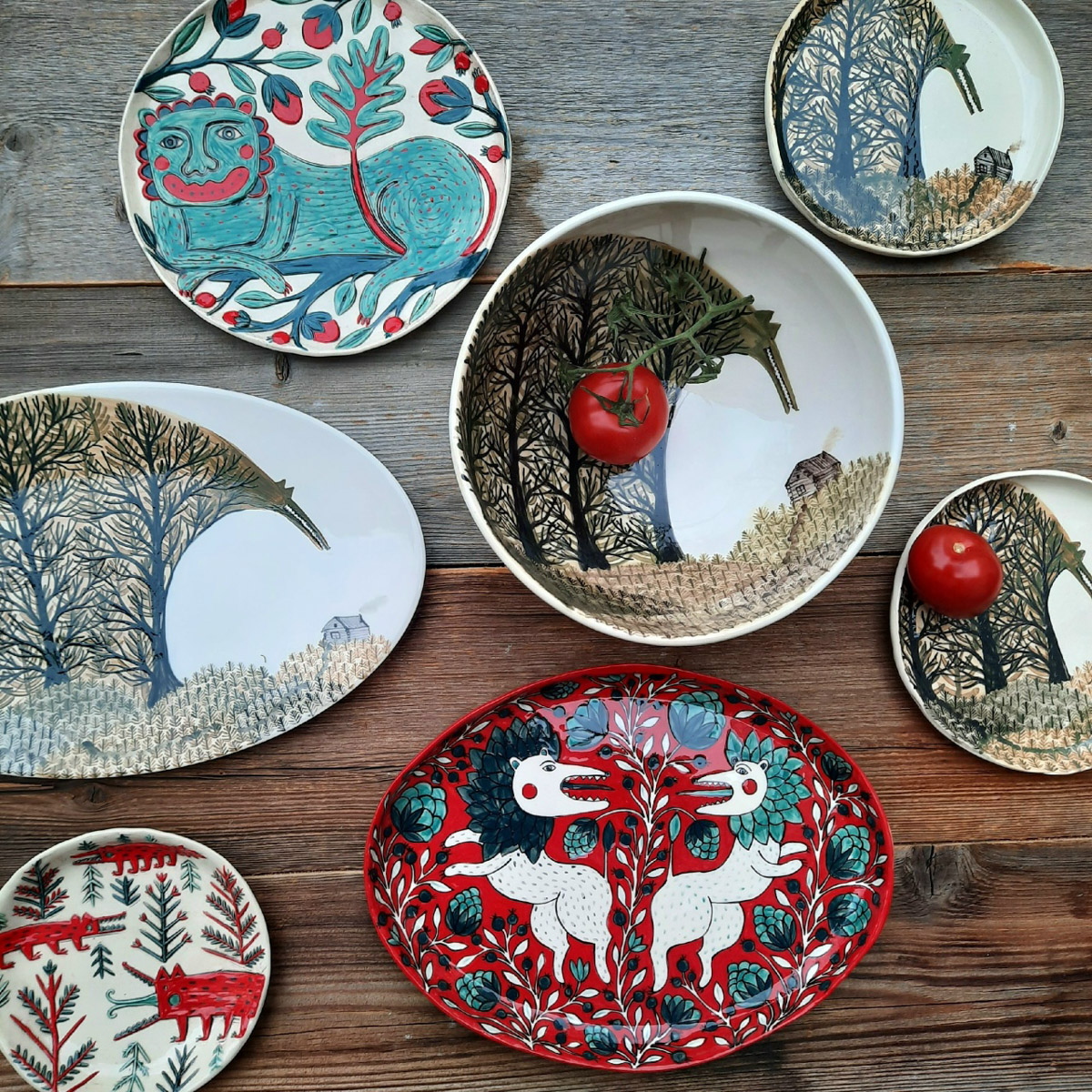 Местные символы и образы служат вдохновением как для корпораций, так и для локальных дизайнеров. Они стараются подчеркнуть самобытность в вещах, позволяя через них прикоснуться к культурному наследию. Результатом творческого процесса становятся единичные изделия и дропы с региональным колоритом. О них сегодня и пойдет речь.