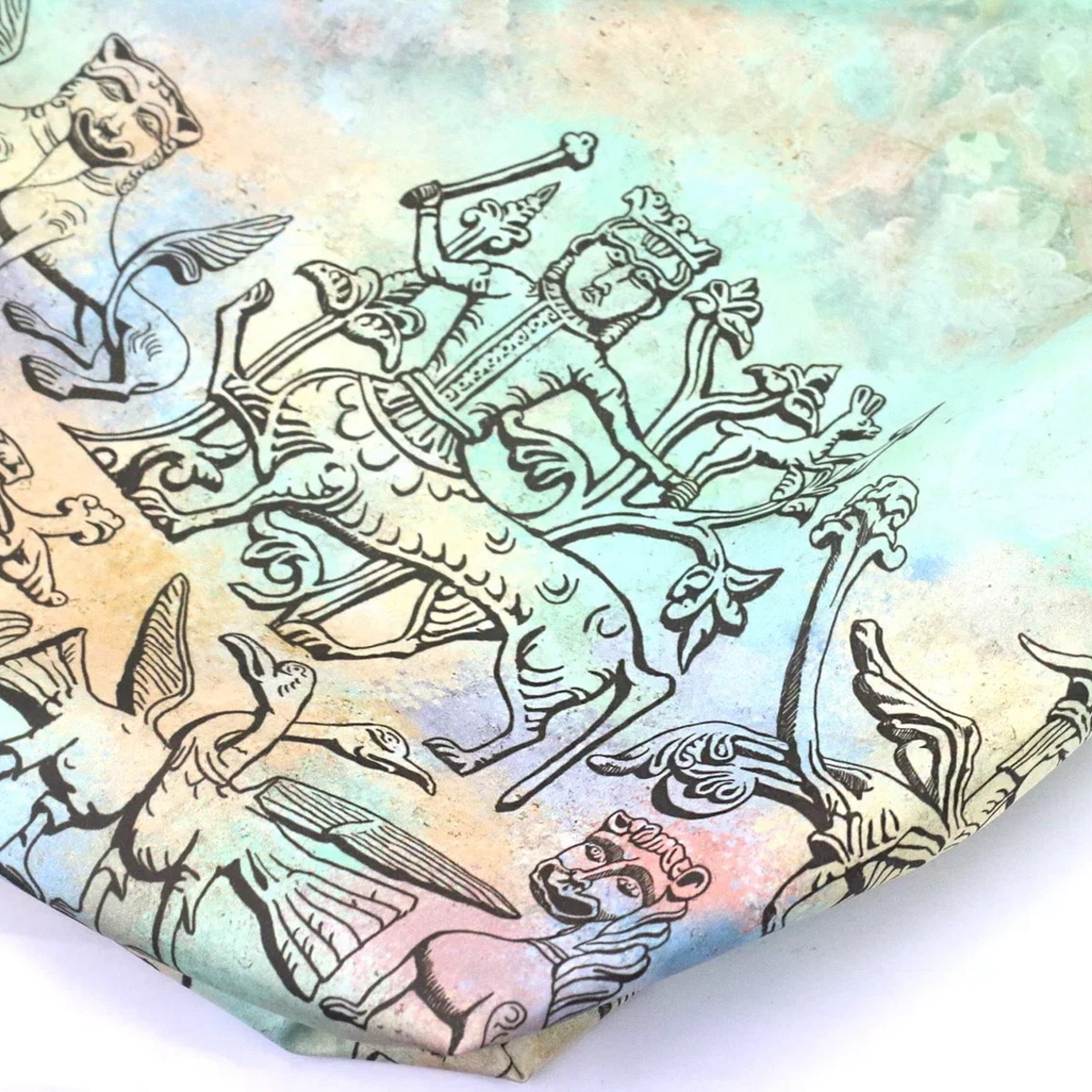 Местные символы и образы служат вдохновением как для корпораций, так и для локальных дизайнеров. Они стараются подчеркнуть самобытность в вещах, позволяя через них прикоснуться к культурному наследию. Результатом творческого процесса становятся единичные изделия и дропы с региональным колоритом. О них сегодня и пойдет речь.