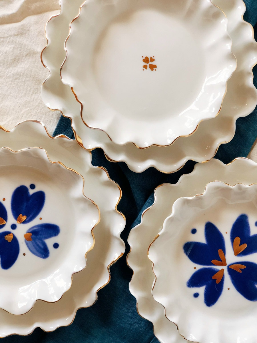 Местные символы и образы служат вдохновением как для корпораций, так и для локальных дизайнеров. Они стараются подчеркнуть самобытность в вещах, позволяя через них прикоснуться к культурному наследию. Результатом творческого процесса становятся единичные изделия и дропы с региональным колоритом. О них сегодня и пойдет речь.