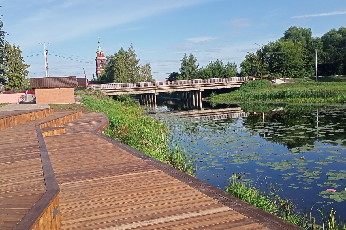 Через два года Юрьев-Польский отпразднует свой юбилей — 875 лет со дня основания. За это время город планируют привести в порядок и сделать более привлекательным для туристов. Намерения достаточно масштабные, но возможно ли реализовать озвученные идеи и на что стоит обратить внимание в первую очередь? Разобраться в этих вопросах изданию «Ключ-Медиа» помог местный журналист Сергей Трубкин.