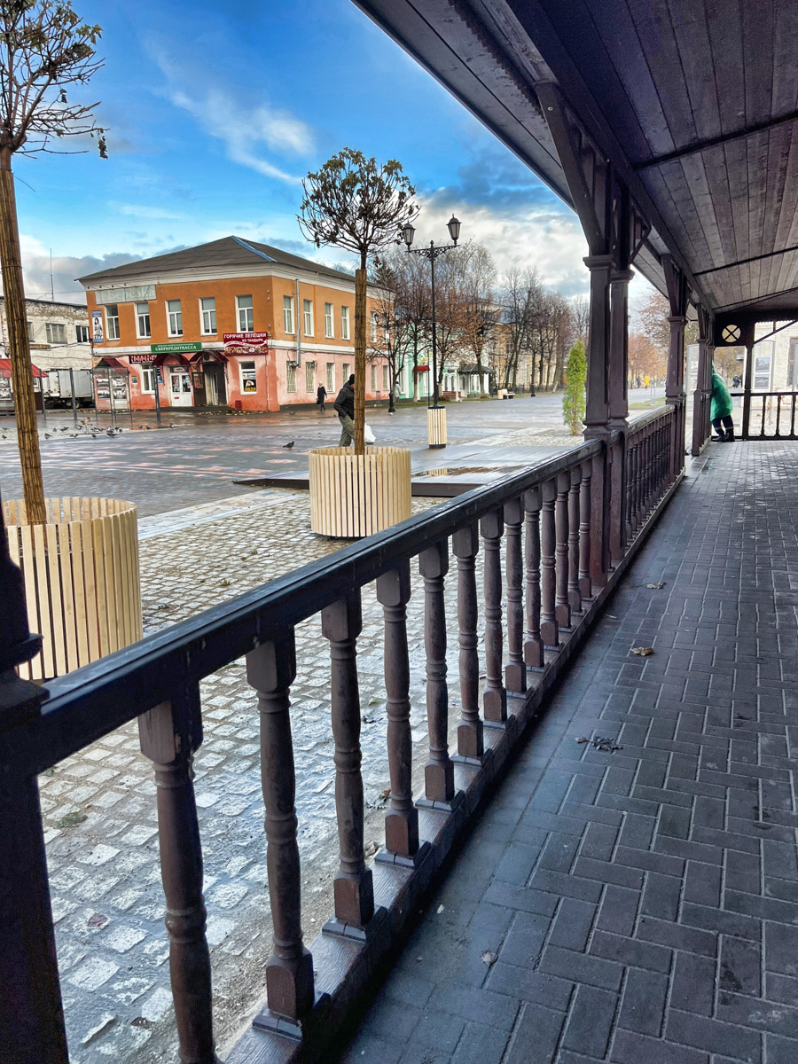 Через два года Юрьев-Польский отпразднует свой юбилей — 875 лет со дня основания. За это время город планируют привести в порядок и сделать более привлекательным для туристов. Намерения достаточно масштабные, но возможно ли реализовать озвученные идеи и на что стоит обратить внимание в первую очередь? Разобраться в этих вопросах изданию «Ключ-Медиа» помог местный журналист Сергей Трубкин.