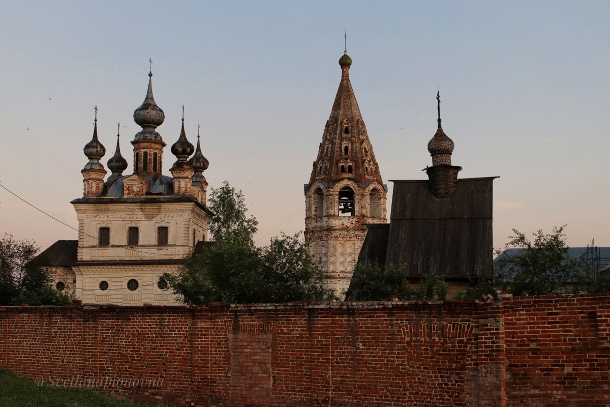Через два года Юрьев-Польский отпразднует свой юбилей — 875 лет со дня основания. За это время город планируют привести в порядок и сделать более привлекательным для туристов. Намерения достаточно масштабные, но возможно ли реализовать озвученные идеи и на что стоит обратить внимание в первую очередь? Разобраться в этих вопросах изданию «Ключ-Медиа» помог местный журналист Сергей Трубкин.