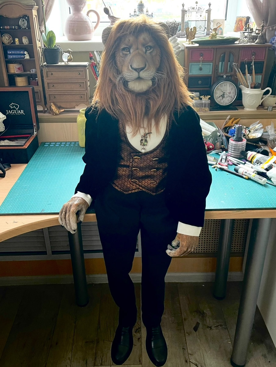 Вы помните, что получили в подарок на свадьбу? Согласитесь, конверты с купюрами — презент приятный, но не слишком запоминающийся. Как покорить сердца молодоженов в торжественный для них день, точно знает владимирская художница Елена Дьячкова, известная своими авторскими куклами. По заказу подруги она изготовила семейную пару в образе львов.