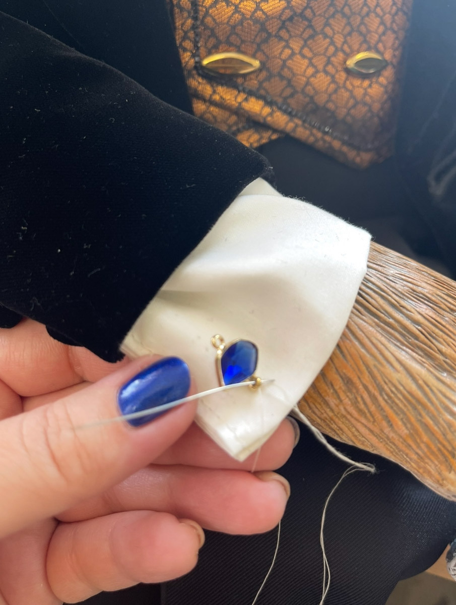 Вы помните, что получили в подарок на свадьбу? Согласитесь, конверты с купюрами — презент приятный, но не слишком запоминающийся. Как покорить сердца молодоженов в торжественный для них день, точно знает владимирская художница Елена Дьячкова, известная своими авторскими куклами. По заказу подруги она изготовила семейную пару в образе львов.