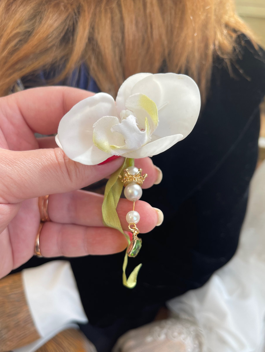 Вы помните, что получили в подарок на свадьбу? Согласитесь, конверты с купюрами — презент приятный, но не слишком запоминающийся. Как покорить сердца молодоженов в торжественный для них день, точно знает владимирская художница Елена Дьячкова, известная своими авторскими куклами. По заказу подруги она изготовила семейную пару в образе львов.