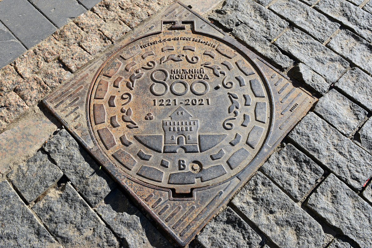 Город не заканчивается на местах и деталях, доступных широкой публике. Иногда самое интересное открывается самым любопытным прохожим. Анастасия Егорова из их числа. В поездках по стране и миру она нашла немало интересных люков, закрывающих смотровые колодцы подземных инженерных коммуникаций. Самые удивительные артефакты девушка показала «Ключ-Медиа».