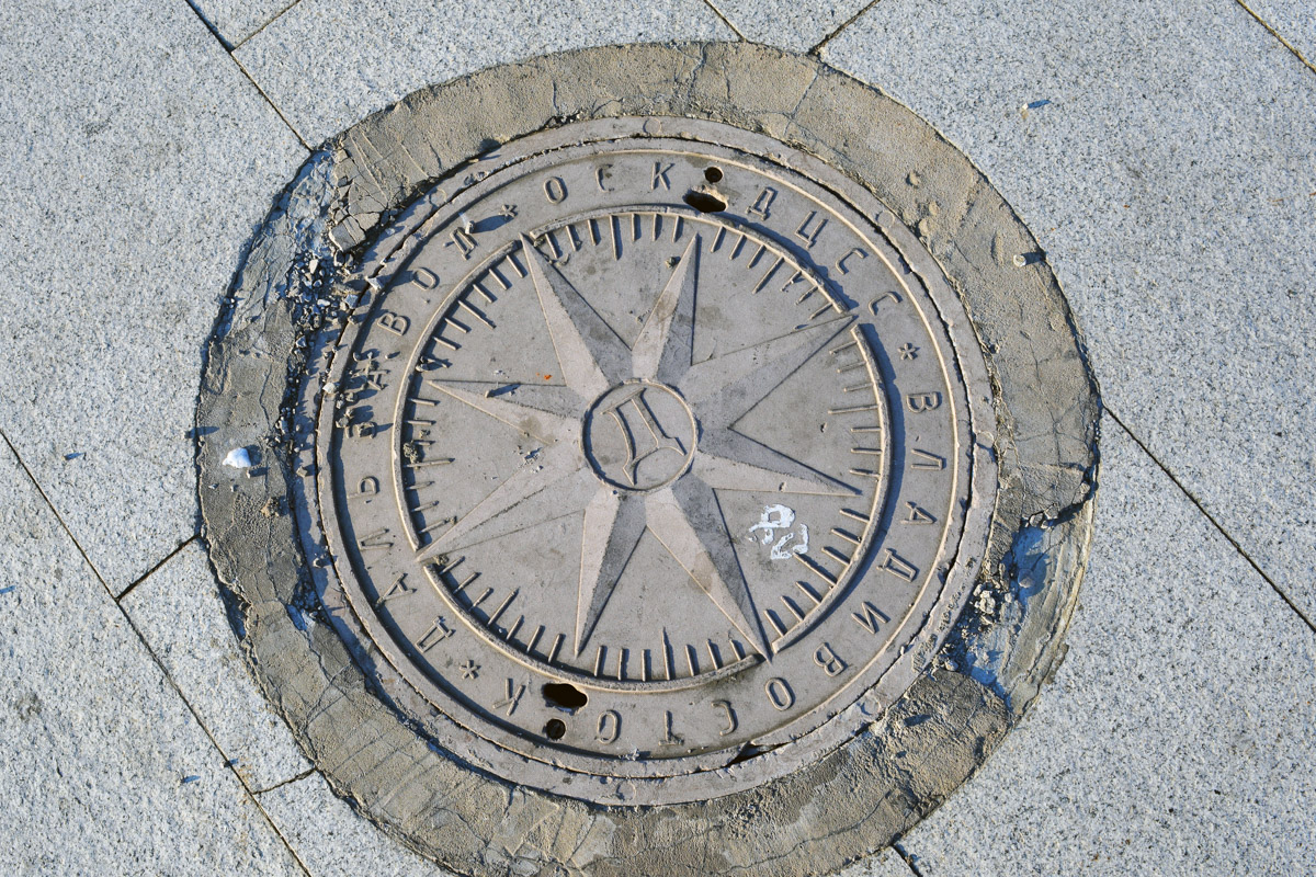 Город не заканчивается на местах и деталях, доступных широкой публике. Иногда самое интересное открывается самым любопытным прохожим. Анастасия Егорова из их числа. В поездках по стране и миру она нашла немало интересных люков, закрывающих смотровые колодцы подземных инженерных коммуникаций. Самые удивительные артефакты девушка показала «Ключ-Медиа».